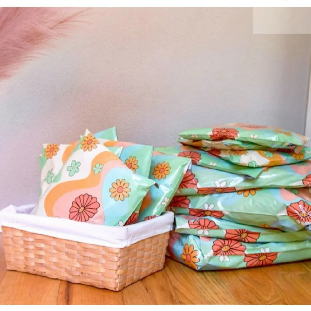 Retro-Floral Designer Mailers. 10x13 Includes 10 bags